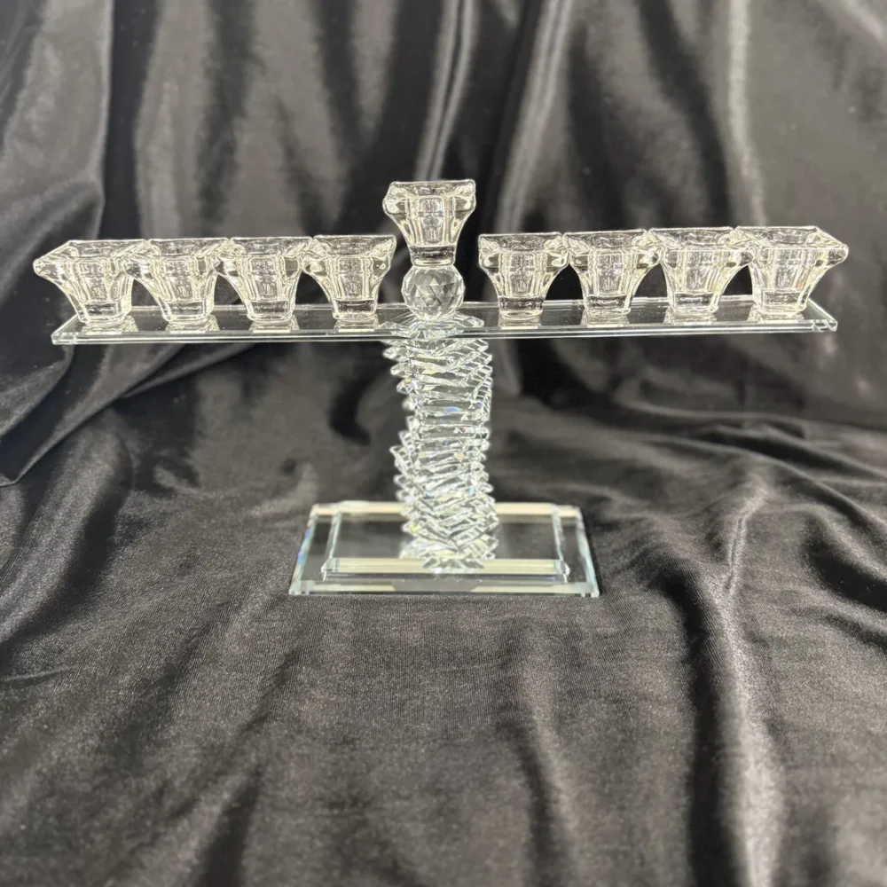 חנוכיית קריסטל מדרגות