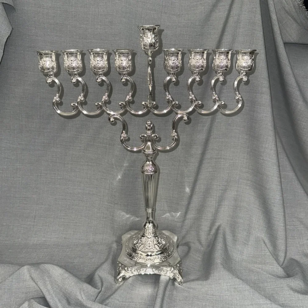 חנוכית פיליגרן כסופה בעיצוב קלאסי מהמם רגל מרובעת